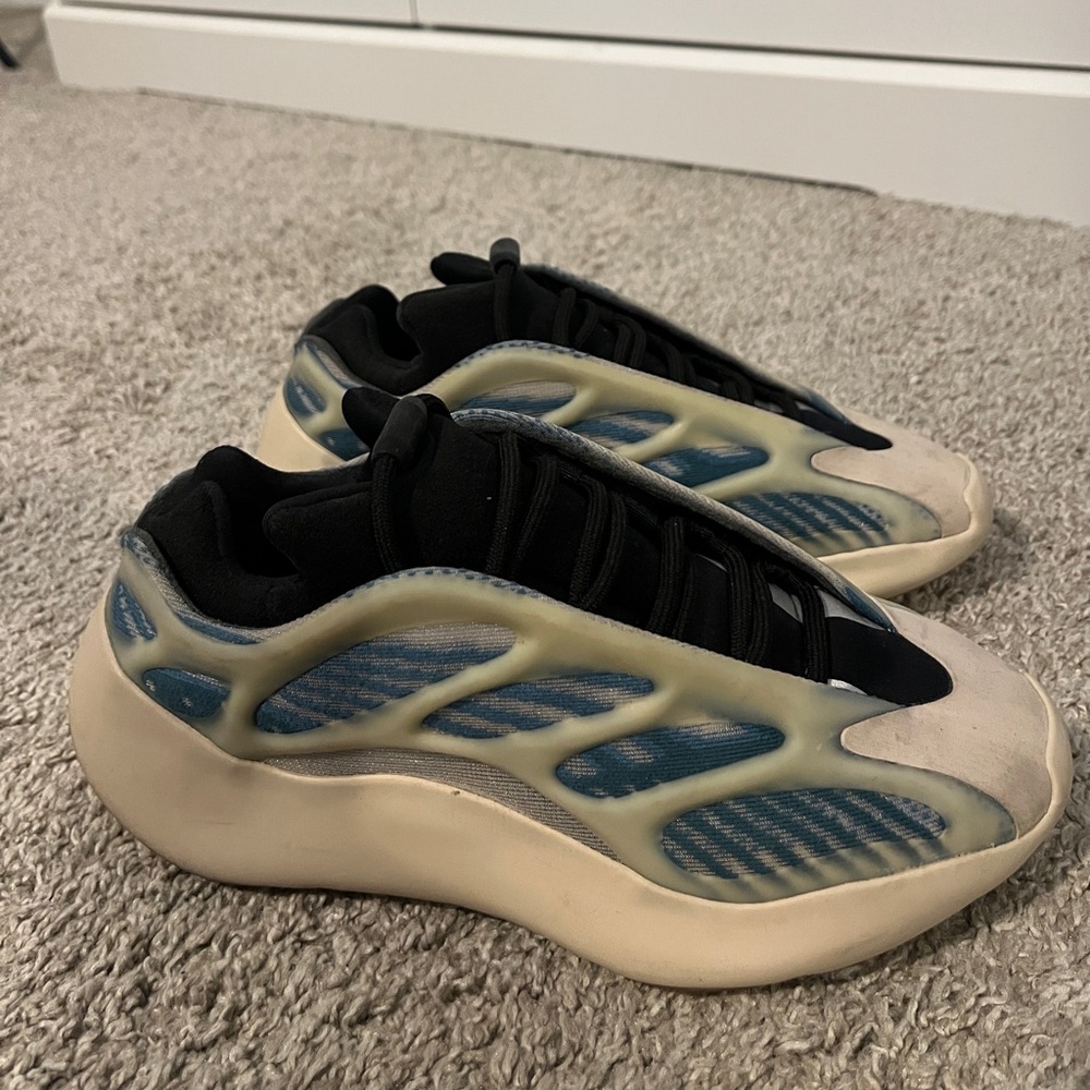 Yeezy 700 “Arzareth”